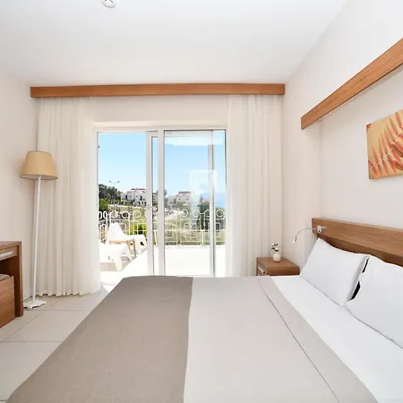 Aria Cesme Hotel *